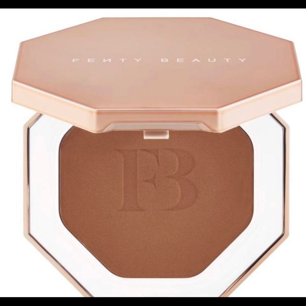 Fenty Beauty By Rihanna:Sun Stalk’r Instant Warmth Bronzer: Shade: Caramel Cutie